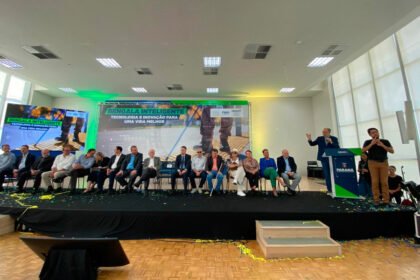 Frente Parlamentar em Defesa das Pessoas com Deficiência e com Doenças Raras, composta pelos vereadores Ângelo Salgueiro, Ana Lúcia Rodrigues, Akemi Nishimori e Majô Capdebosq.