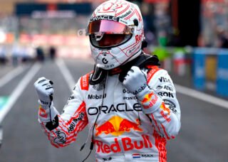 Max Verstappen pole Grande Prêmio do Japão com sua Red Bull.