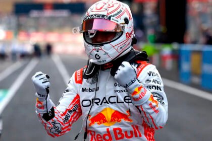 Max Verstappen pole Grande Prêmio do Japão com sua Red Bull.
