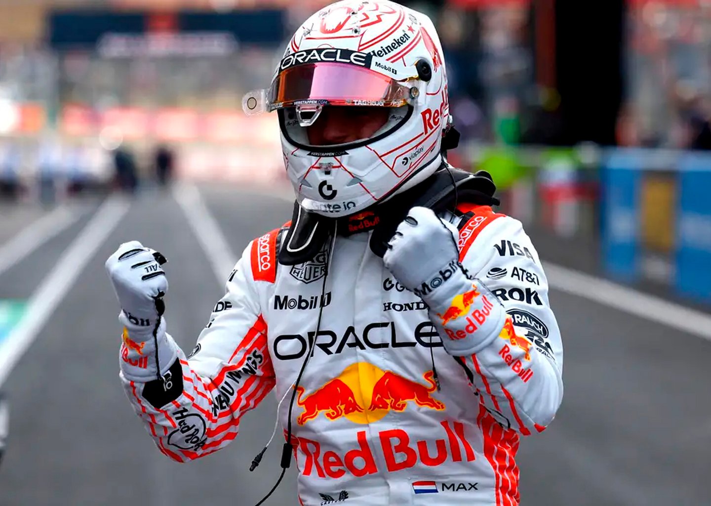 Max Verstappen pole Grande Prêmio do Japão com sua Red Bull.