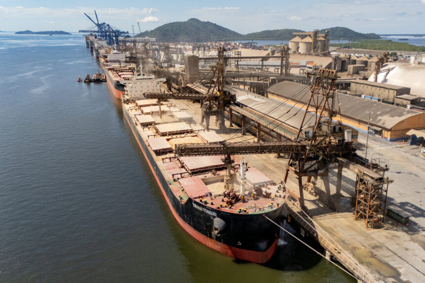 Movimentação de cargas nos portos do Paraná