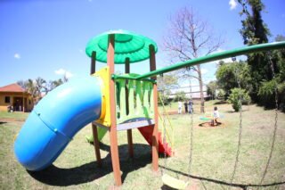 Parquinho da Associação Indiginista de Maringá (Assindi) foi adquirido com recursos do Fundo para a Infância e Adolescência (FIA) (Crédito Rafael MacriPMM)