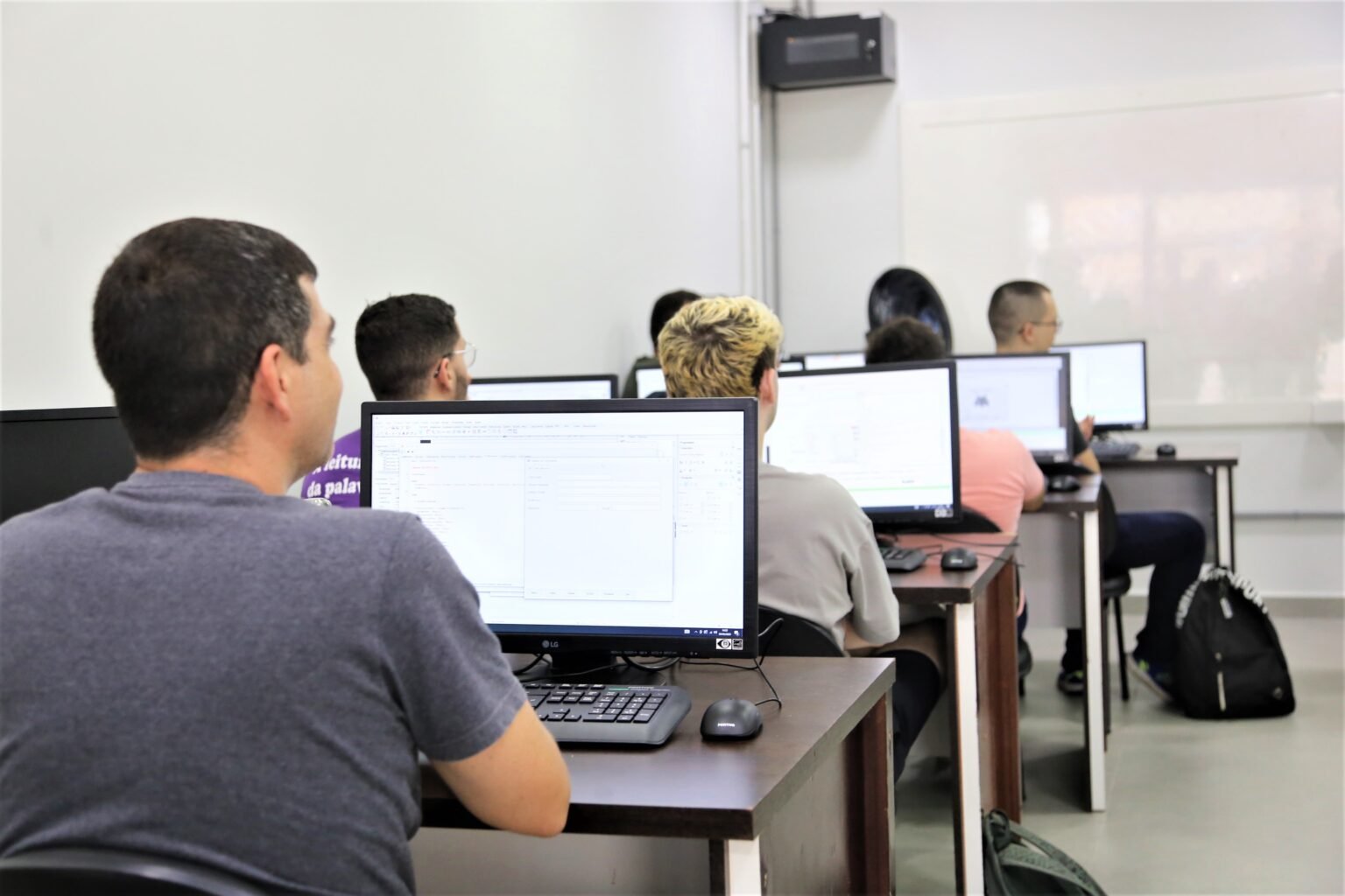 cursos gratuitos nas áreas de robótica e design digital