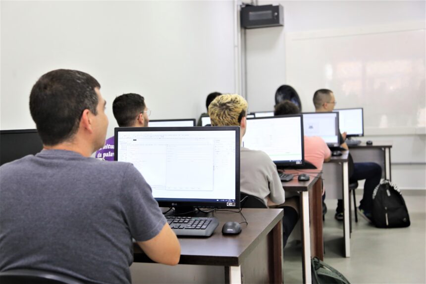 cursos gratuitos nas áreas de robótica e design digital