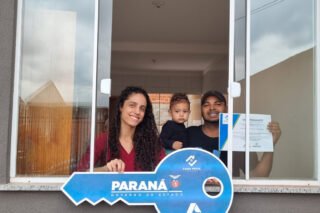 Com apoio do Estado, 56 famílias de Paiçandu recebem as chaves da casa própria