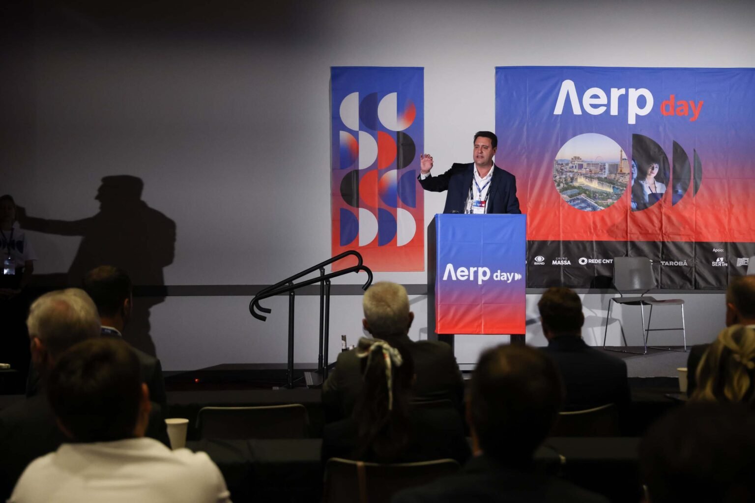 Governador Ratinho apresenta panorama do Paraná em feira global de comunicação