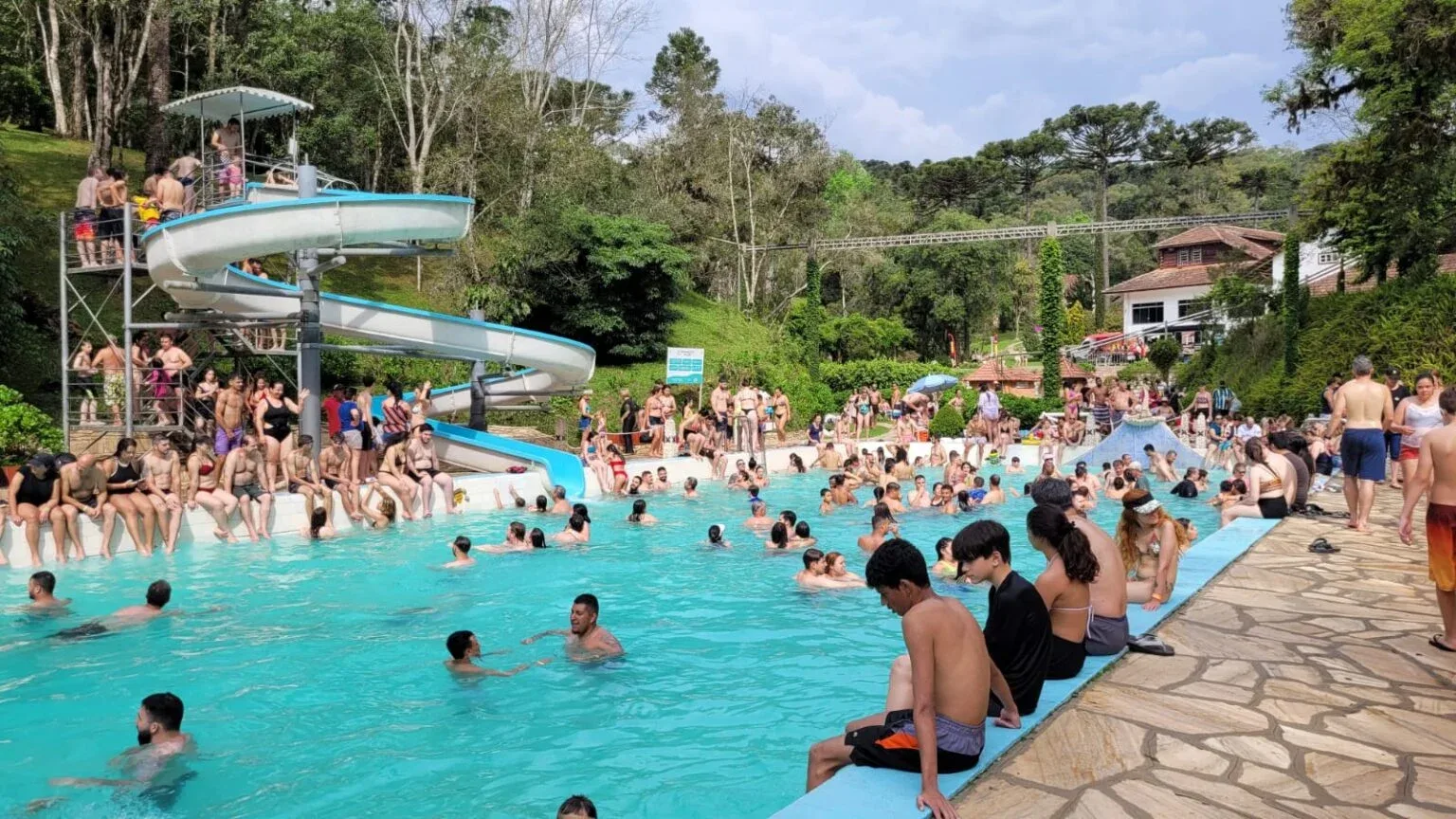 Saiba como prevenir afogamentos e outros acidentes em piscinas com a chegada do verão