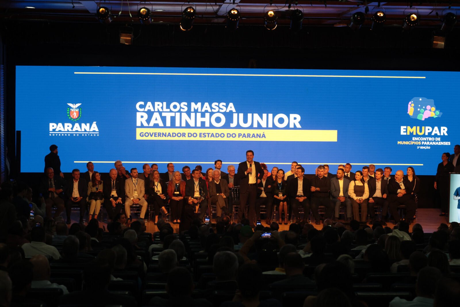 Ratinho Junior destaca parceria com municípios na posse da nova diretoria da AMP