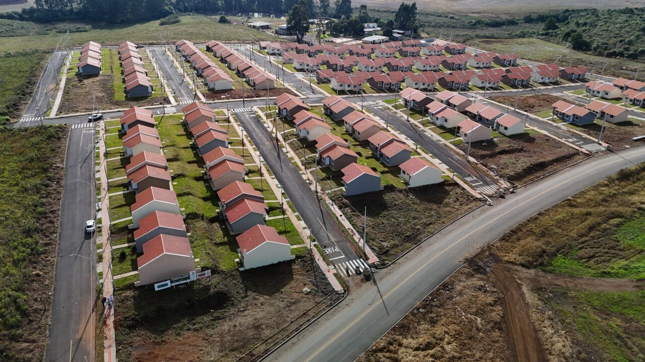 10,4 milhões de paranaenses residem em casas e 1,3 milhão em apartamentos, aponta IBGE