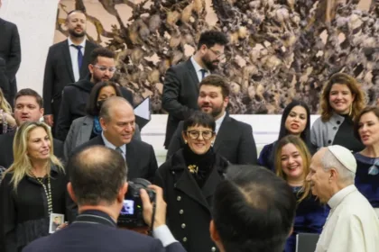 Em Roma, Ricardo Barros e comitiva paranaense celebram 200 anos de diplomacia com o Papa Leão XIV