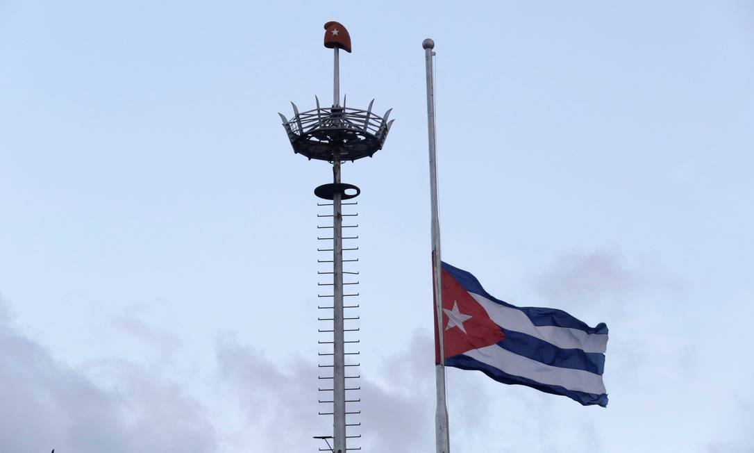 Havana com bandeira a meio mastro