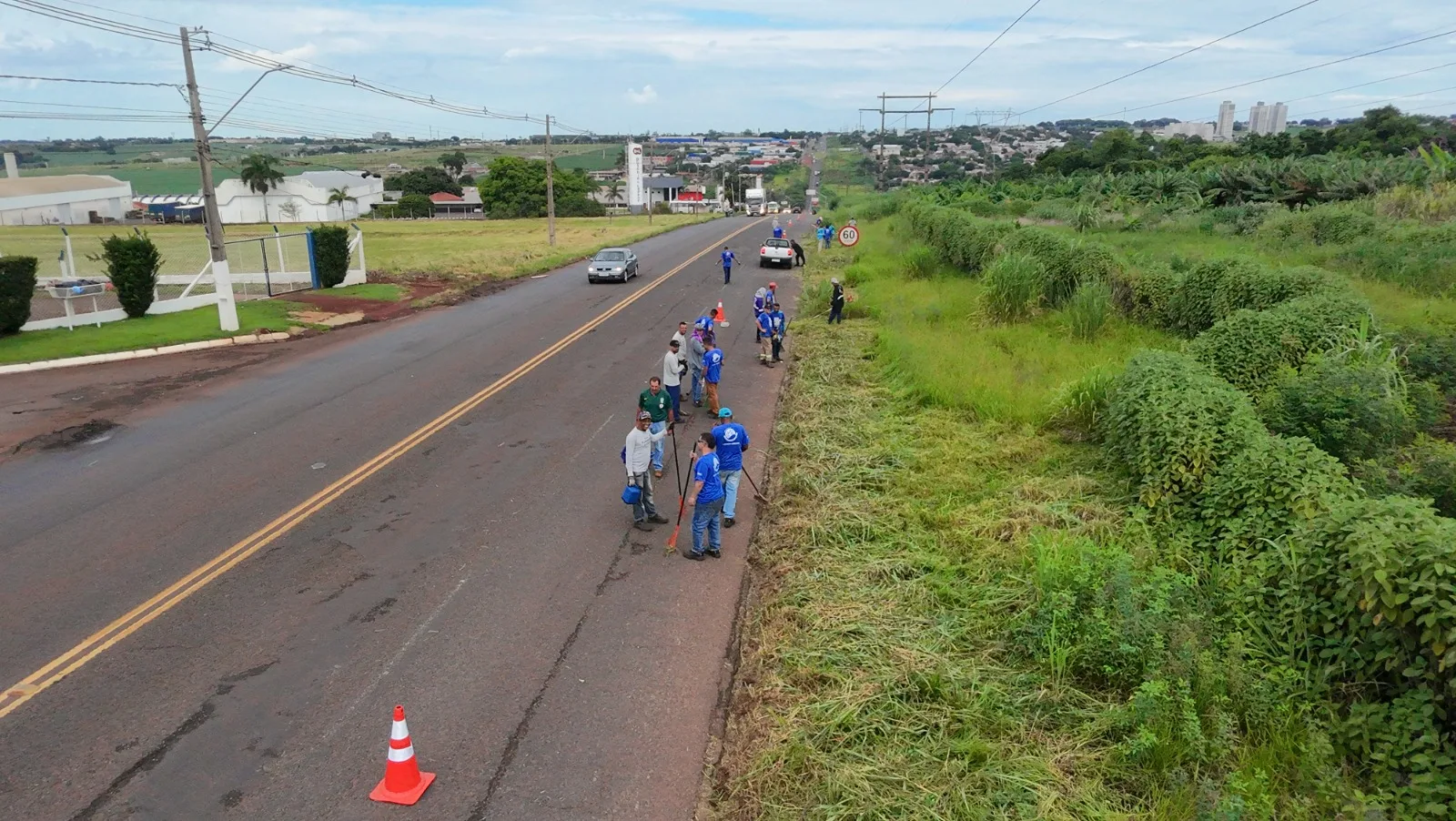 Recapeamento, sinalização viária e mutirão de roçada no Contorno Sul