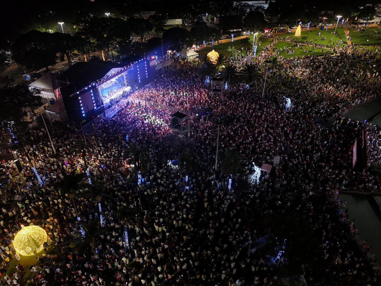 Show da Virada realizado na Praça da Catedral. Promovido pela Prefeitura de Maringá