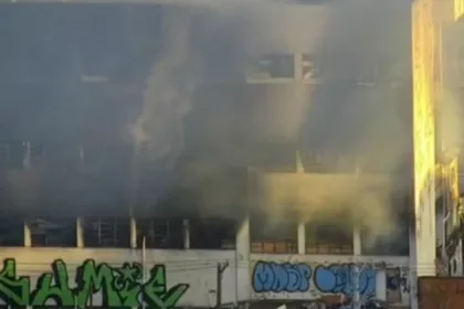 Bebê e homem morrem em incêndio em prédio ocupado em SP