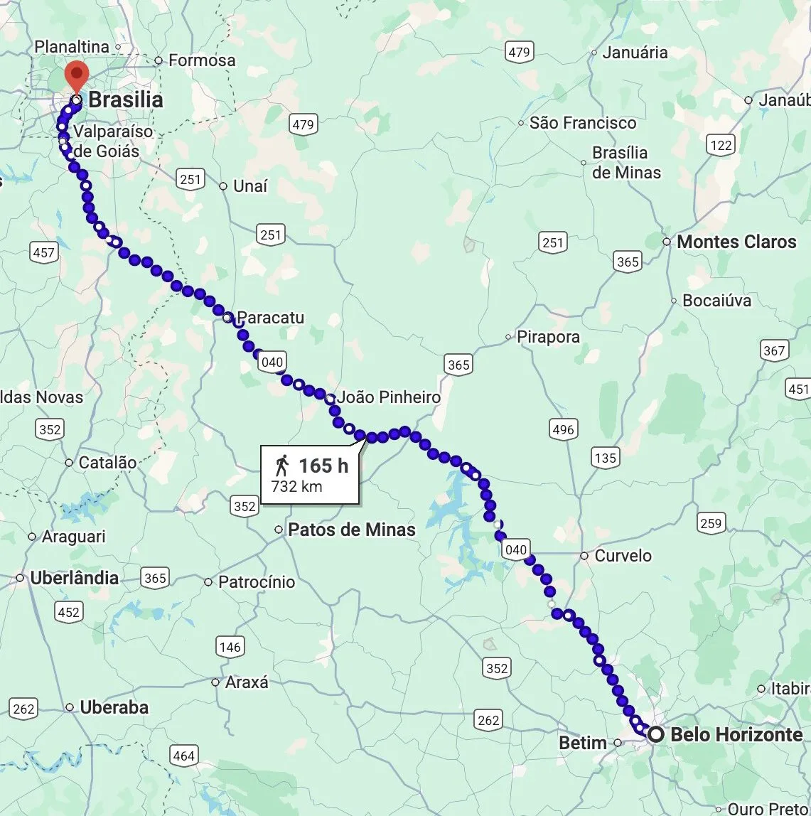 Nikolas Ferreira completa jornada de 240km a pé