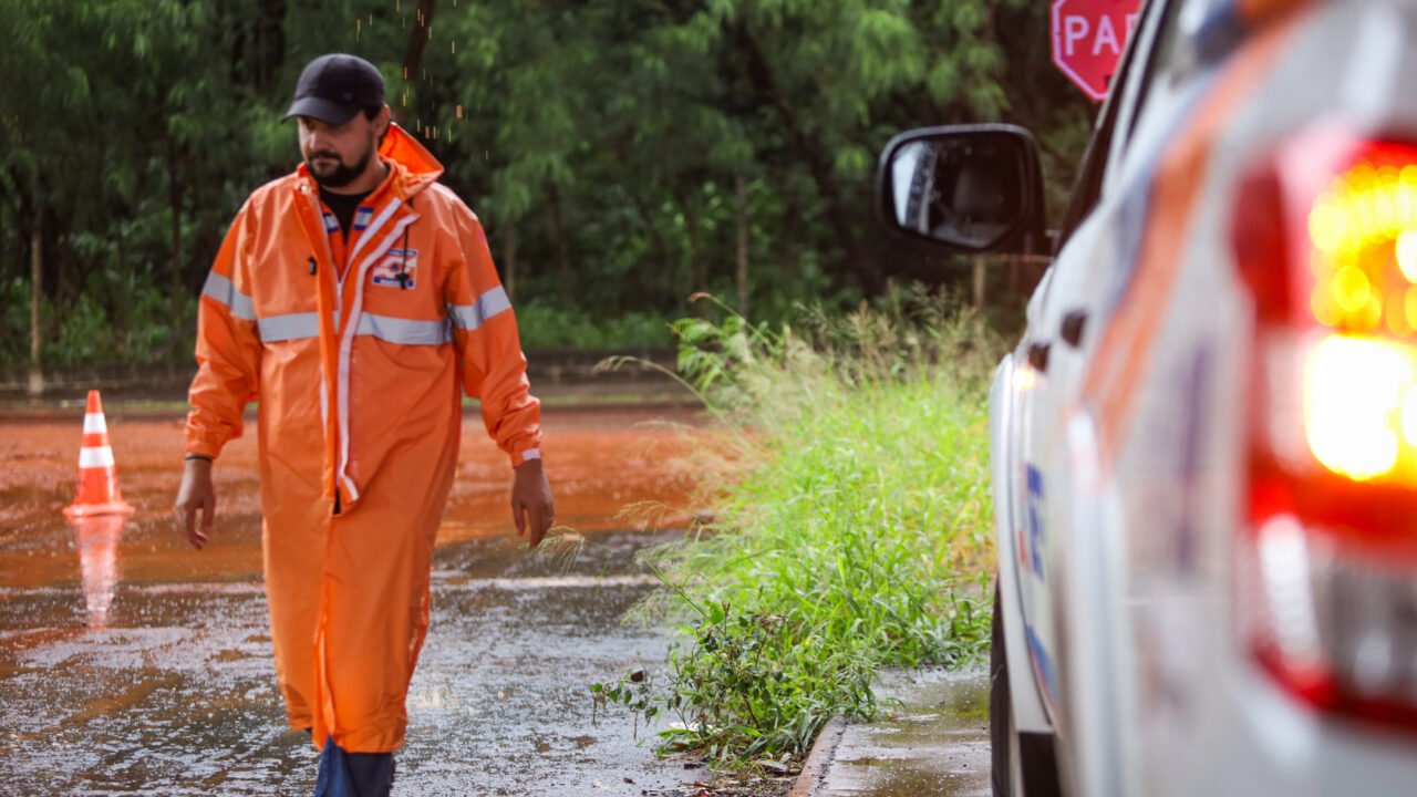 Servidores permanecem em alerta para atender novas demandas. (Crédito: Rafael Macri/PMM)