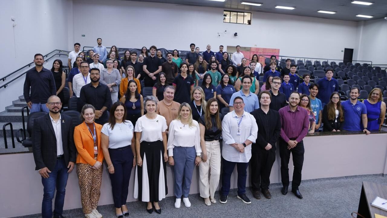 Majô leva as Empresas Juniores de Maringá para dentro da Câmara: "Vim aqui para ouvir vocês"