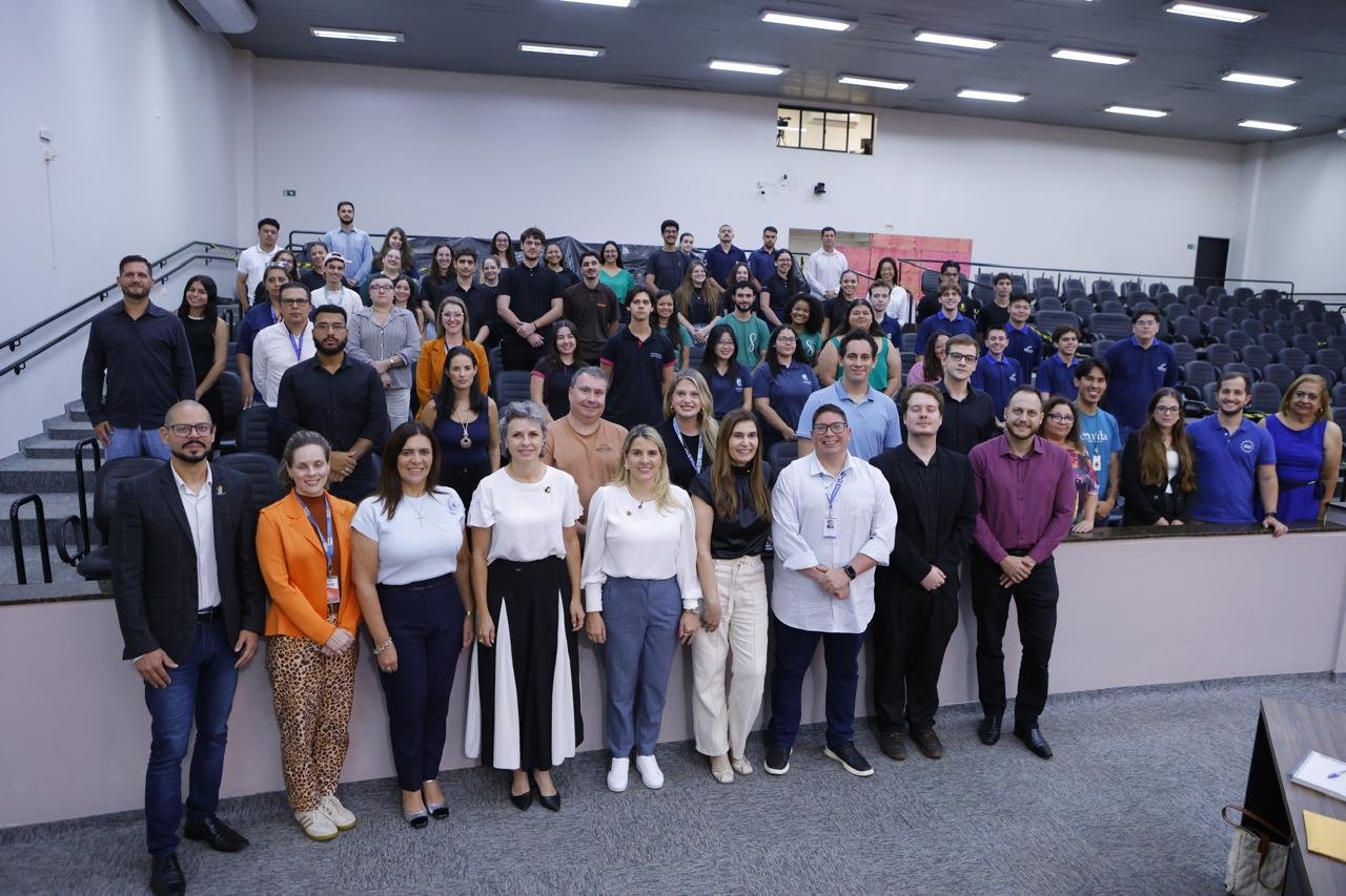 Majô leva as Empresas Juniores de Maringá para dentro da Câmara: "Vim aqui para ouvir vocês"