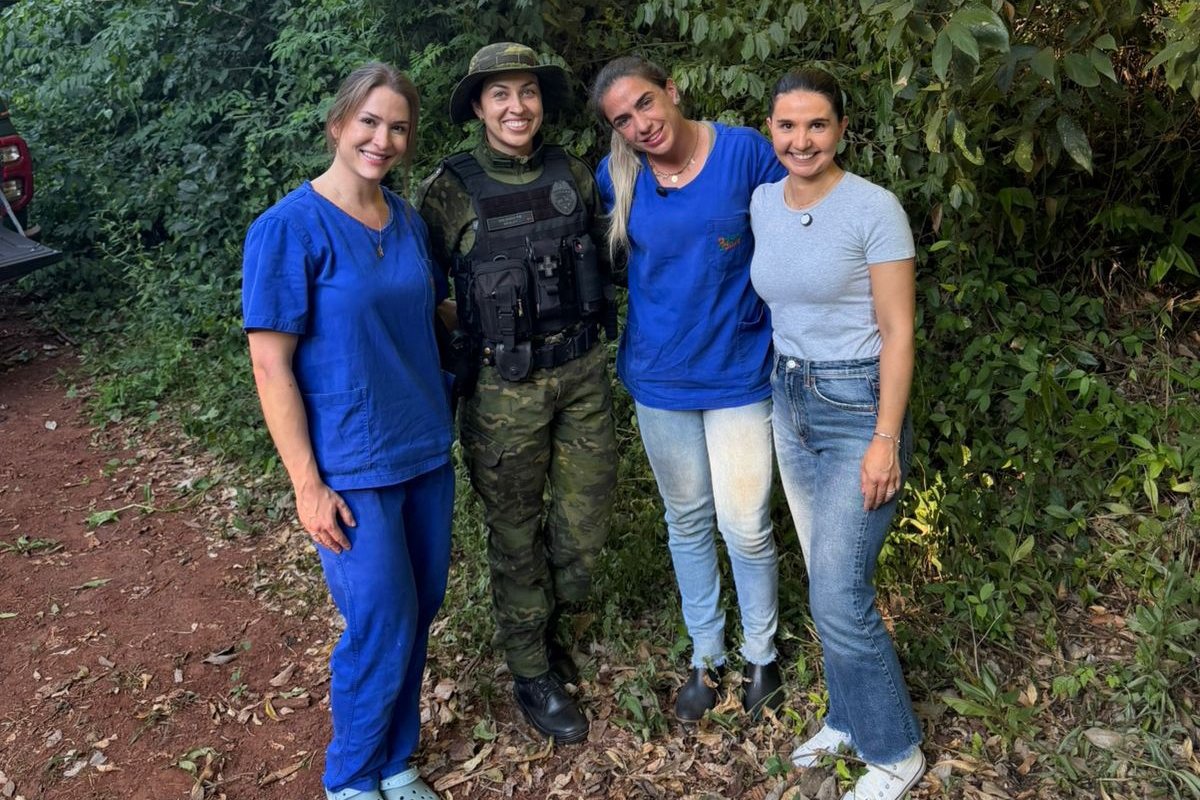 Equipe da Unifil e da Polícia Militar Ambiental que trabalhou na soltura da onça na região Noroeste do Paraná