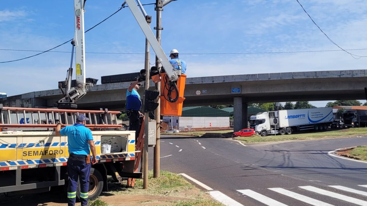 Prefeitura realiza intervenções em vias da região do Ouro Cola para melhorar fluxo de veículos