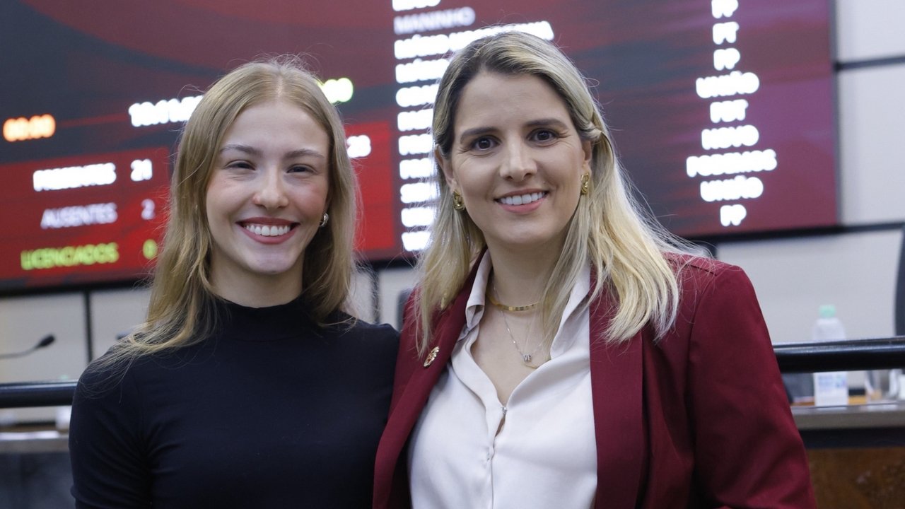 A atleta Samantha Krüger, que foi convocada para integrar a Seleção Brasileira de Cheerleading em 2023