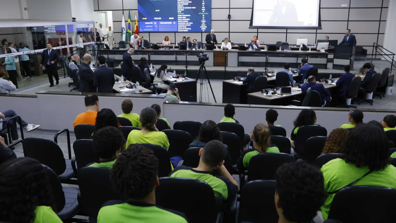 Câmara de Maringá aprova revisão salarial de 4,5% para o Legislativo