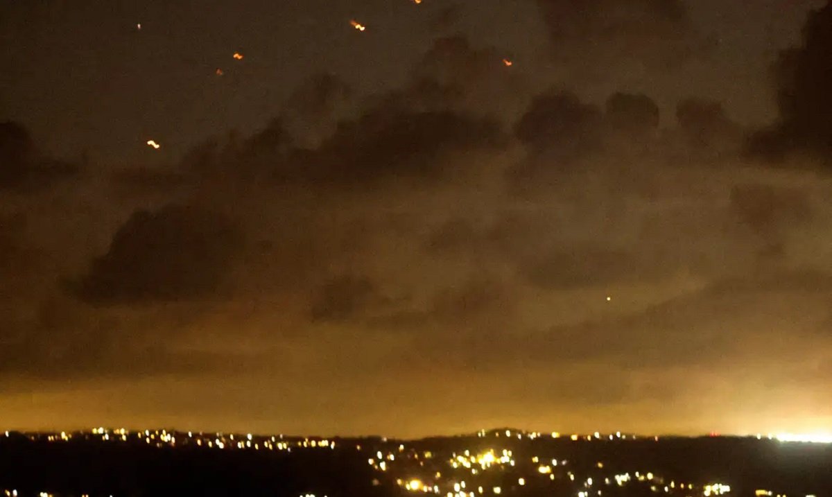 Hezbollah rompe cessar-fogo e ataca Israel do Líbano; conflito escala no Oriente Médio