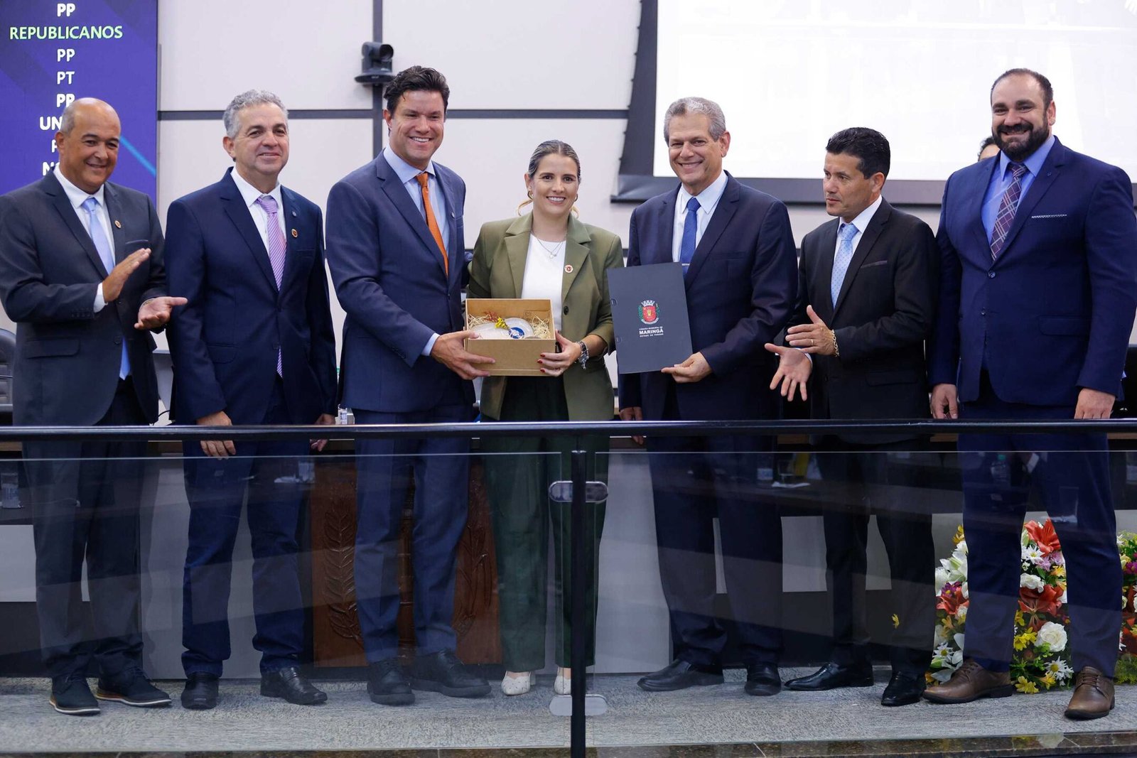 Guto Silva recebe título de Cidadão Honorário em Maringá com Câmara lotada