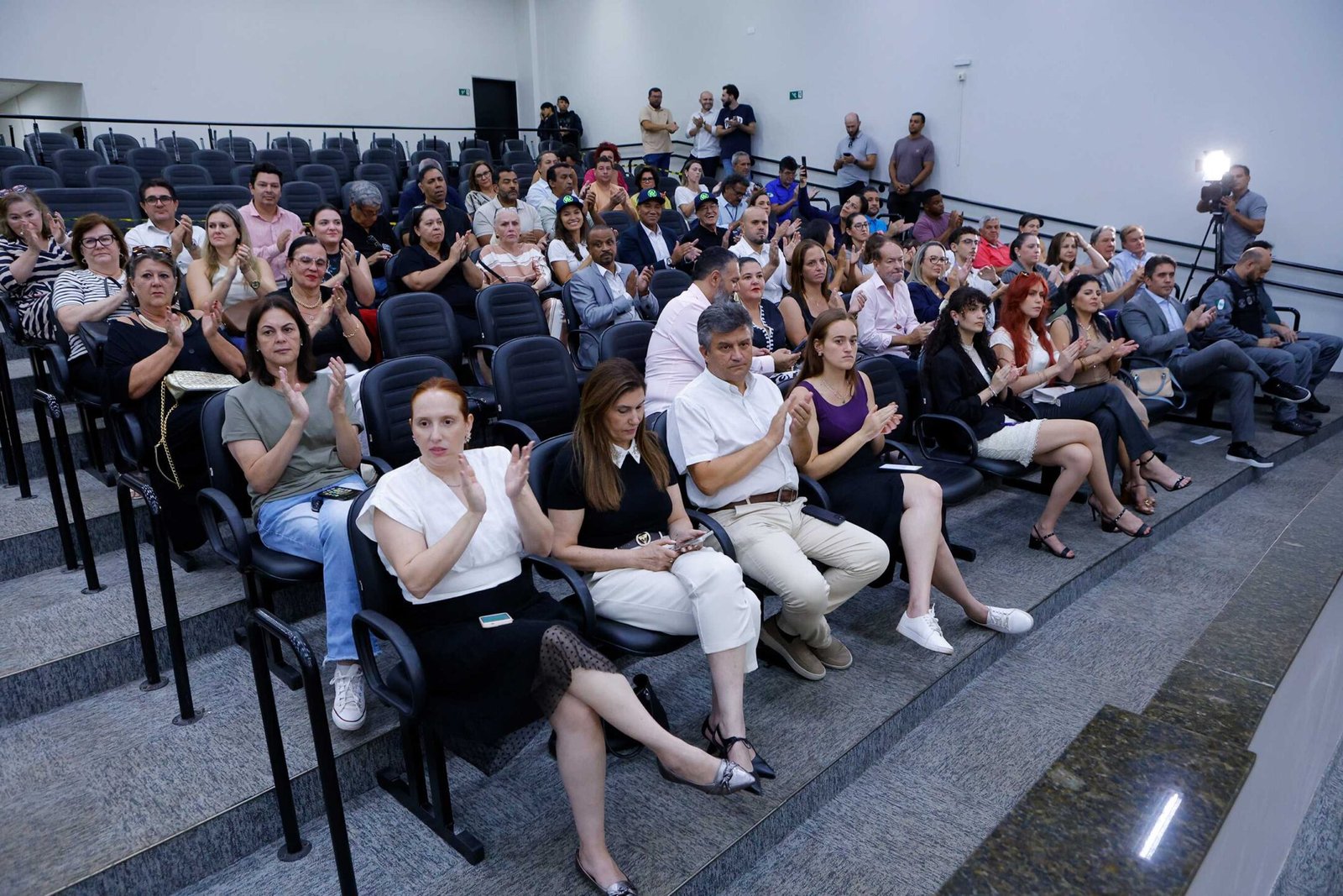 Guto Silva recebe título de Cidadão Honorário em Maringá com Câmara lotada