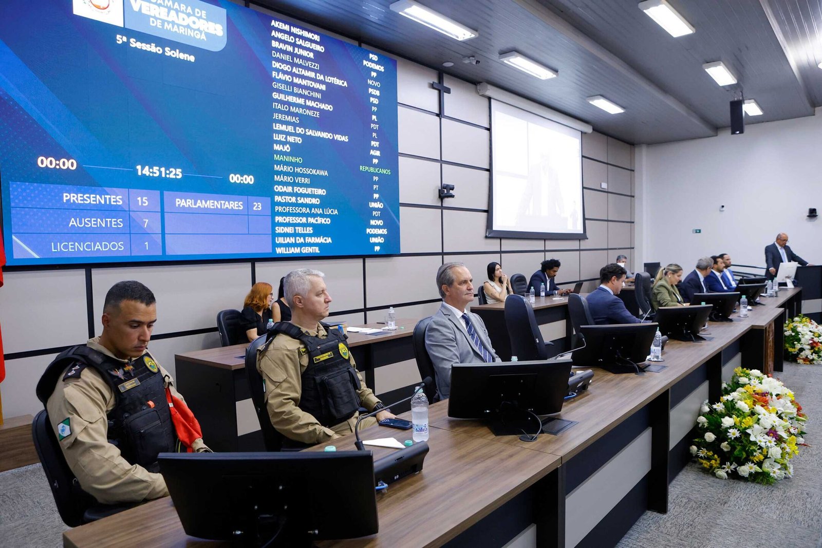 Guto Silva recebe título de Cidadão Honorário em Maringá com Câmara lotada