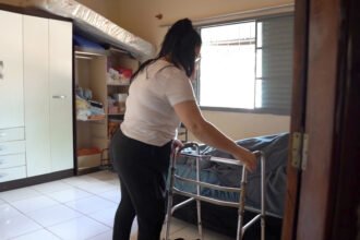 Saiba como solicitar a Bolsa Cuidador Familiar em 20 cidades do Paraná