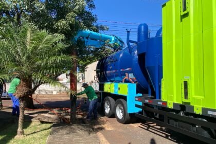 Prefeitura de Maringá reforça serviço de limpeza e desobstrução de bocas de lobo e galerias pluviais com contratação de empresa terceirizada
