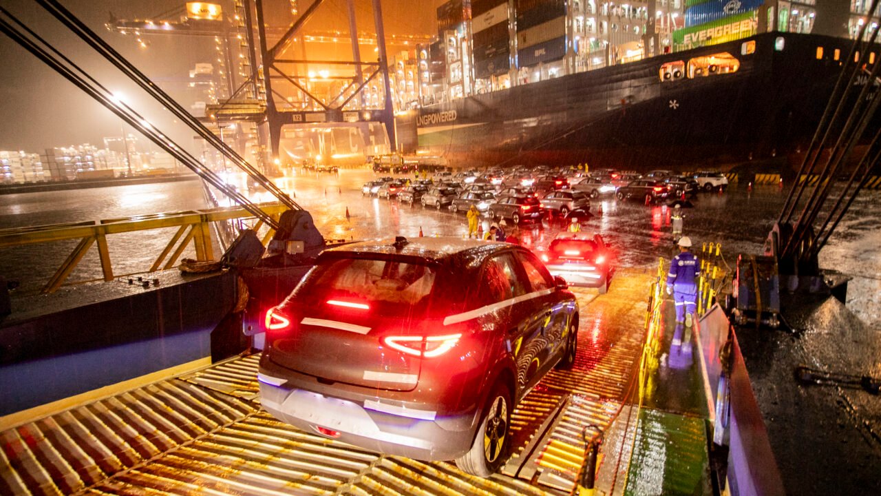 Porto de Paranaguá registra maior desembarque de veículos elétricos do Paraná