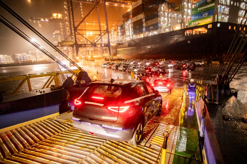 Porto de Paranaguá registra maior desembarque de veículos elétricos do Paraná