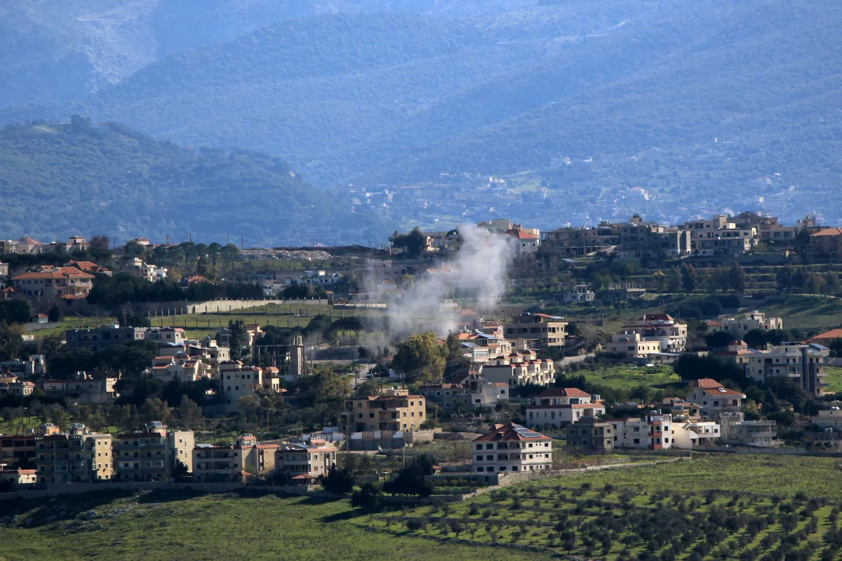 Irã e Hezbollah realizam ataques coordenados contra Israel e elevam tensão no Oriente Médio