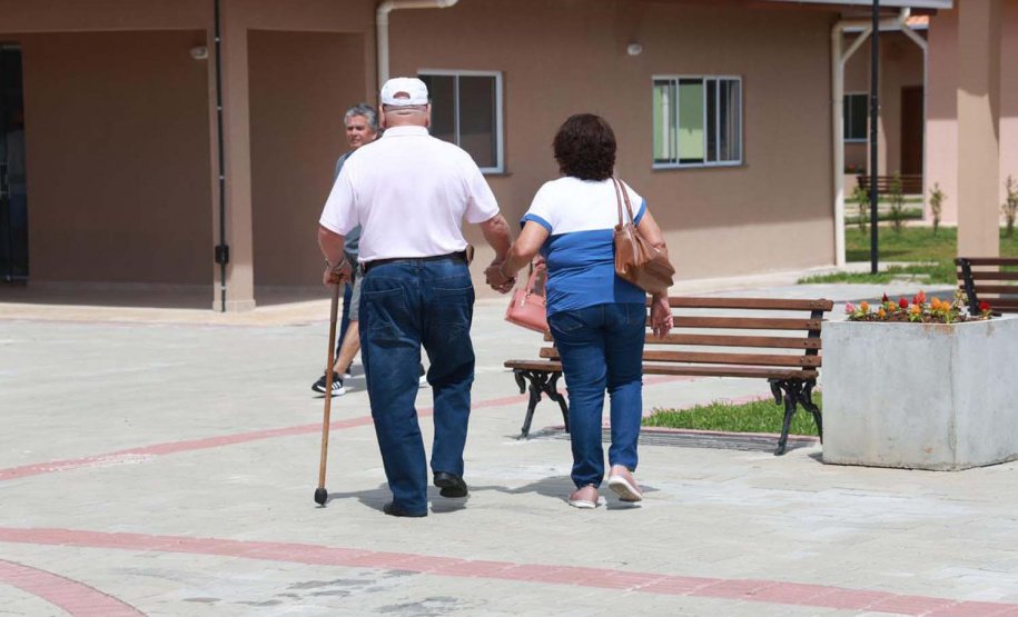 Saúde alerta sobre risco de queda de idosos; foram 13 mil casos em 2025 Foto: Roberto Dziura Jr/AEN