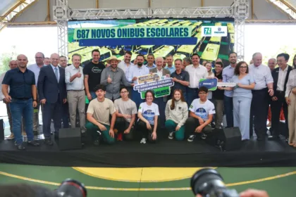 Governo do Paraná inicia entrega de 687 novos ônibus escolares
