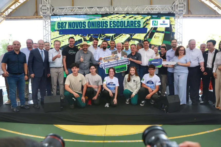 Governo do Paraná inicia entrega de 687 novos ônibus escolares