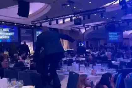 Trump é retirado às pressas de jantar após atirador abrir fogo contra segurança: "É um lobo solitário maluco"