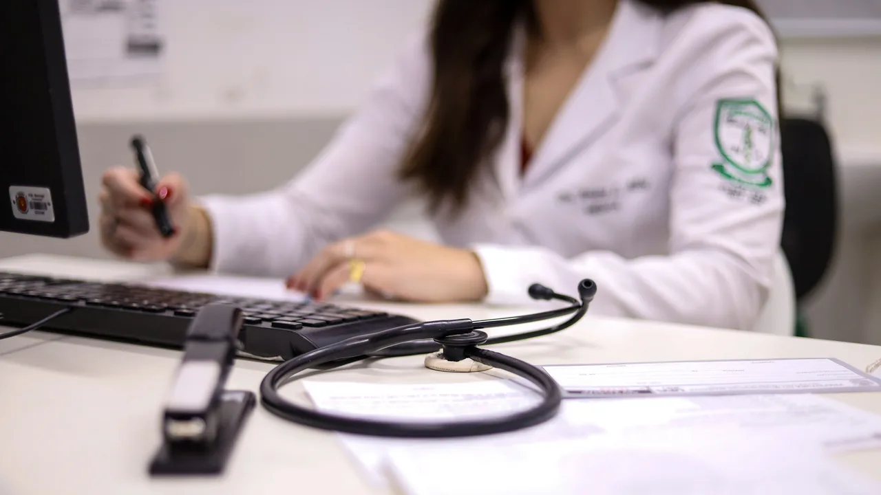 médicos plantonistas
