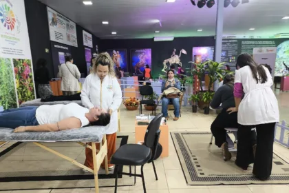 Prefeitura e UEM oferecem serviços de saúde, bem-estar e orientações para visitantes da Expoingá