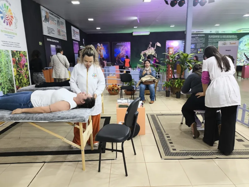 Prefeitura e UEM oferecem serviços de saúde, bem-estar e orientações para visitantes da Expoingá