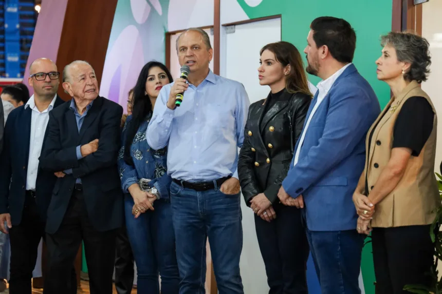 Ricardo Barros prestigia abertura do estande da prefeitura na Expoingá 2026