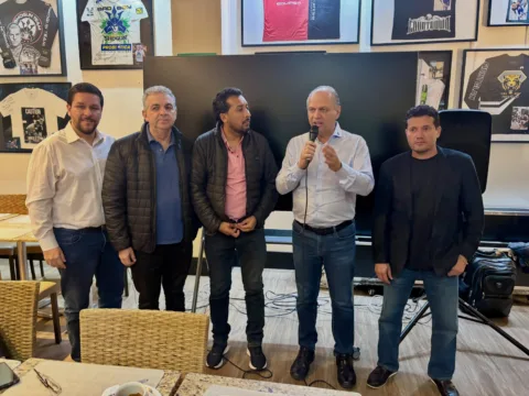 Ricardo Barros reforça parcerias e foco em resultados durante reunião em Maringá