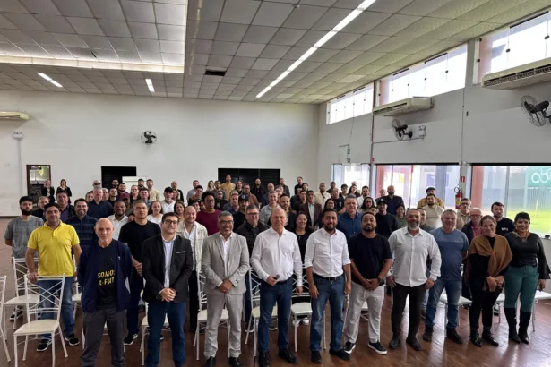 Ricardo Barros participa de encontro com lideranças em Maringá