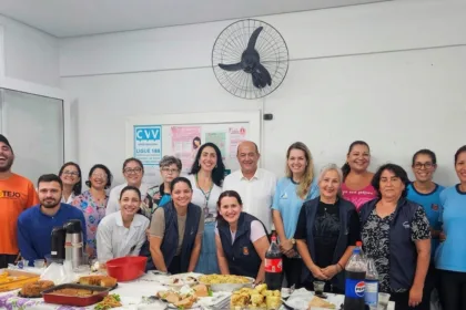 Odair Fogueteiro celebra o Dia das Mães ao lado das servidoras da UBS Morangueira