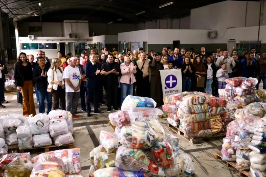 Pra Somar entrega mais de 9 toneladas de alimentos arrecadados na Prova Rústica Tiradentes em Maringá