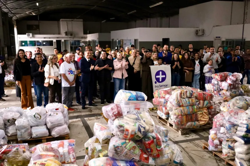 Pra Somar entrega mais de 9 toneladas de alimentos arrecadados na Prova Rústica Tiradentes em Maringá