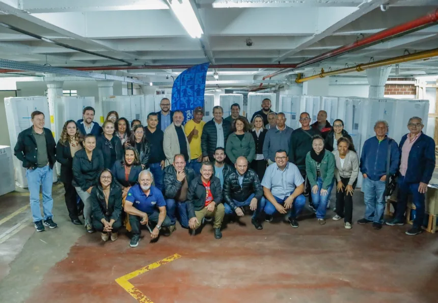 Prefeitura de Maringá entrega novos freezers e geladeiras para salões comunitários