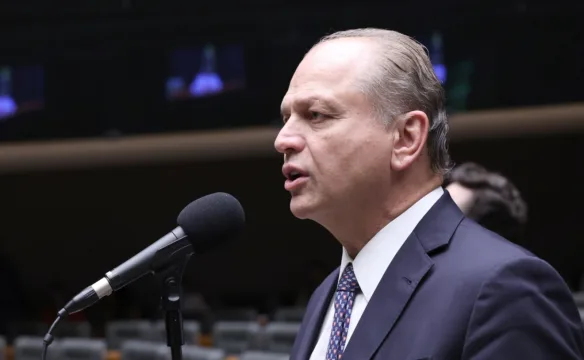Ricardo Barros defende consenso parlamentar pelo fim da escala 6x1